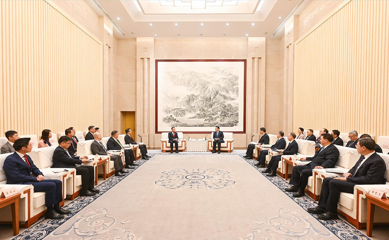 ▲ 4月24日上午，市委书记袁家军会见“知名港商重庆行”重要嘉宾代表。记者 苏思 摄/视觉重庆