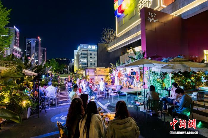 图为水星工业设计文创园“花园里的音乐会”。黄维正 摄