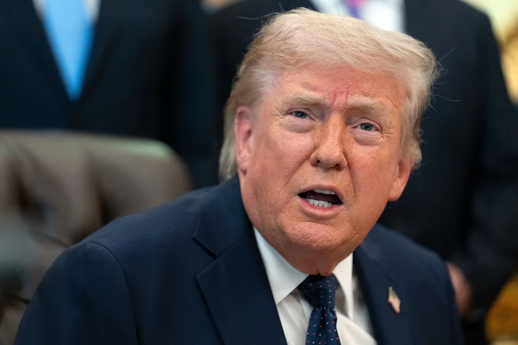 Tổng thống Trump phát biểu trong một sự kiện về khả năng chi trả chi phí chăm sóc sức khỏe tại Phòng Bầu dục, Nhà Trắng, ngày 23-4 - Ảnh: AP