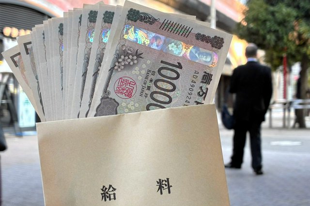 企業の中には4月ではなく5月にようやく初任給が振り込まれるところもあるという（写真はイメージです）