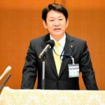 初登庁し、就任のあいさつをする吉田健一区長=2026年4月20日午前11時2分、東京都練馬区豊玉北6丁目、立岩穣一撮影