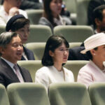 第41回世界獣医師会大会に出席した天皇、皇后両陛下と長女愛子さま=2026年4月21日午前11時7分、東京都千代田区、代表撮影