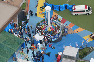 事故が発生した東京ドームシティの遊具=2026年4月21日午後1時11分、東京都文京区、朝日新聞社ヘリから、嶋田達也撮影