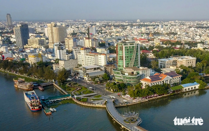 Why do many localities in the Mekong Delta have low GRDP growth rates?