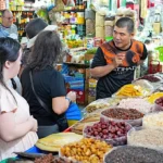 Kiến nghị nâng ngưỡng doanh thu miễn thuế lên 3 tỉ đồng/năm cho hộ kinh doanh - Ảnh: HỮU HẠNH