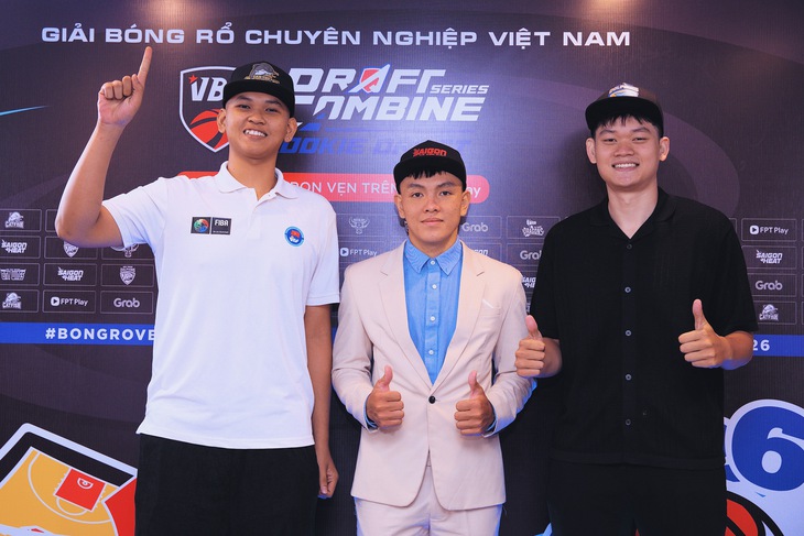 Six amateur athletes selected for professional basketball clubs.