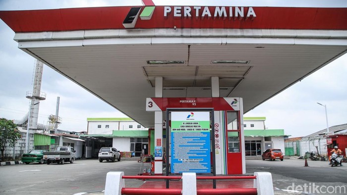 Begini kondisi SPBU di Jalan Ir. H. Juanda, Kota Bekasi, Senin (2/3/2026). Hingga saat ini SPBU masih belum beroperasi setelah diduga menjual bahan bakar minyak yang tercampur air. Dugaan itu mencuat usai sejumlah kendaraan mogok tak lama setelah mengisi BBM di lokasi tersebut.