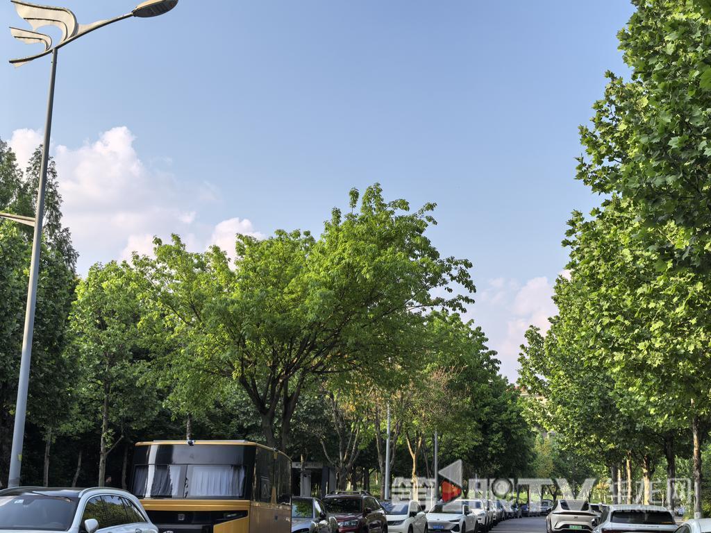 Chongqing to experience multiple rainfalls in the next three days, with localized thunderstorms and short-term heavy precipitation tonight.