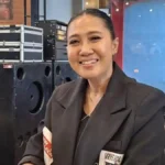 Wanita yang kini berusia 47 tahun belum melepas status lajangnya. Ia masih betah menjalani hidup tanpa pasangan hidup meski usianya terus bertambah.