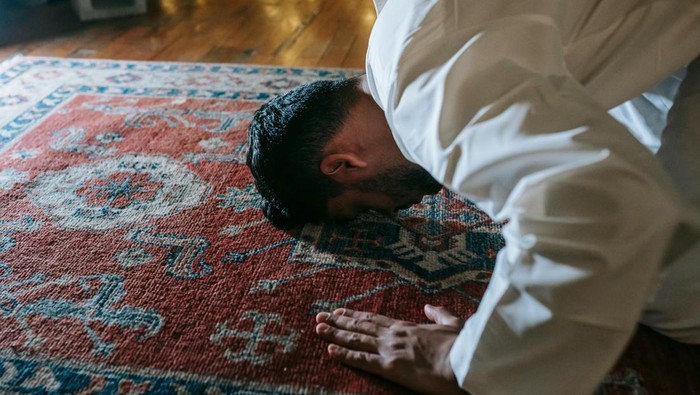 Ilustrasi sholat (Foto: Michael Burrows/Pexels)