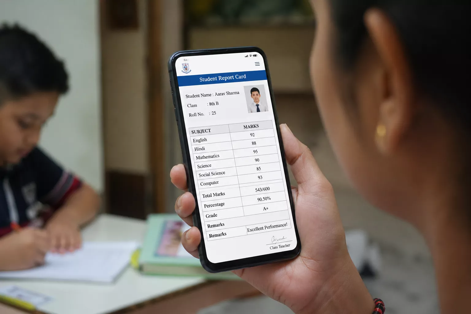 अब मोबाइल पर मिल रहे हैं बच्चों के रिपोर्ट कार्ड