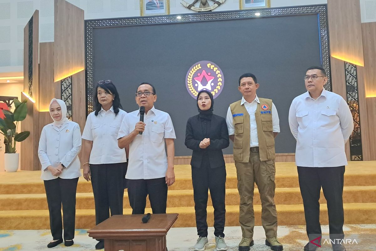 Representatives of ministries/institutions involved in the disaster mitigation team in Jakarta on Thursday (March 27, 2025). (ANTARA/Lintang Budiyanti/rst)