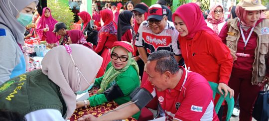 Sambut Hari Kartini, Wakil Ketua DPRD dan PAC PDI Perjuangan Bekasi Timur Gelar Cek Kesehatan Gratis