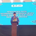Anggota DPRD Jawa Barat Fraksi PAN, Hasbullah Rahmat saat melakukan sosialisasi bahaya narkoba di Pondokgede.