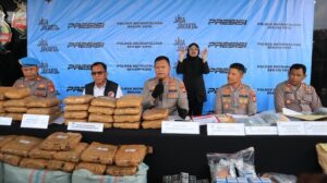 Foto: Jajaran Polres Metro Bekasi Kota mengungkap 80 kasus narkoba sejak awal tahun 2026. Sebanyak 98 orang ditetapkan sebagai tersangka. (dok Istimewa)