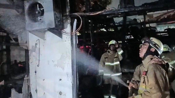 Kebakaran Hanguskan 4 Kios di Pulogebang Jaktim (Foto: Dok. Istimewa)