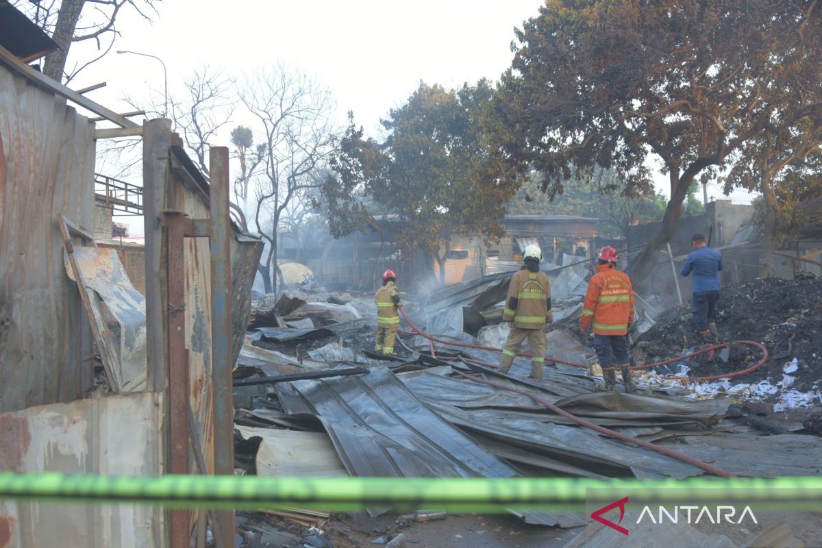 Firefighters cool an LPG filling station after a fire in Bekasi, West Java, April 2, 2026. (ANTARA FOTO/Paramayuda/rwa)
