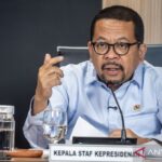 Chief of the Presidential Staff Office (KSP) Muhammad Qodari speaks to the press at the Presidential Palace Complex, Jakarta, on Wednesday (April 15, 2026). ANTARA FOTO/Bayu Pratama S/YU