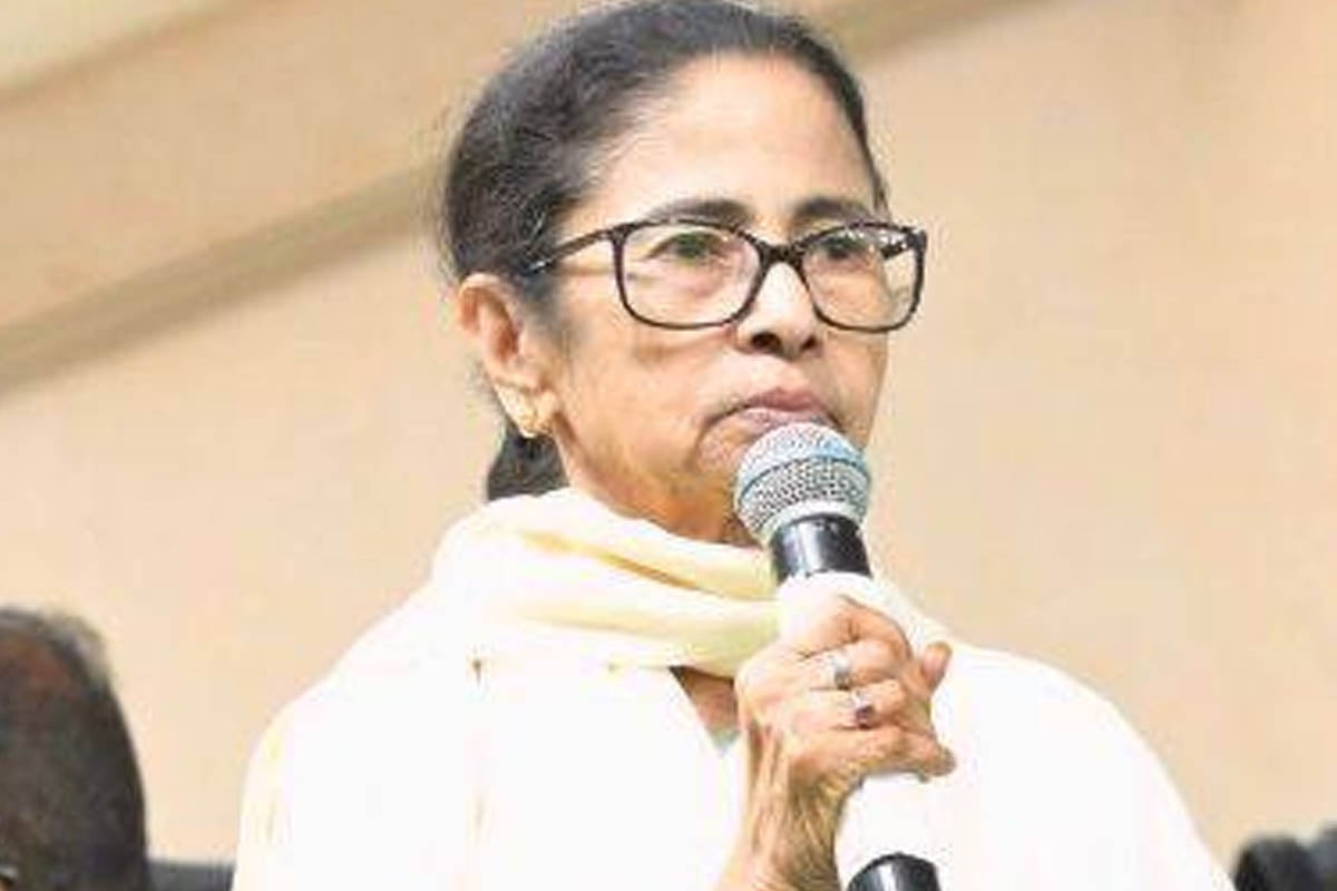 Mamata having tea with locals