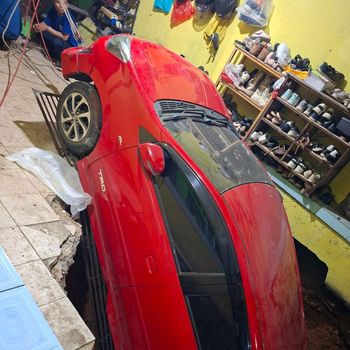 Resident's car in Depok fell into a 3-meter deep septic tank.