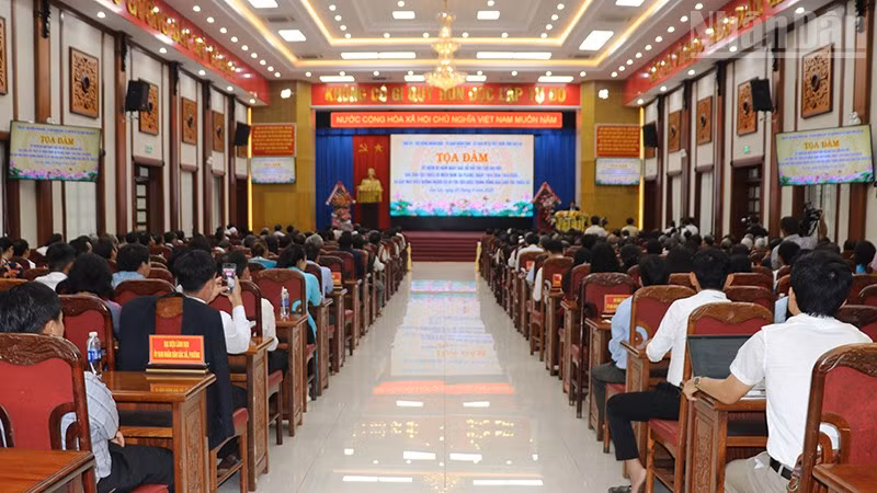 Quang cảnh buổi tọa đàm.