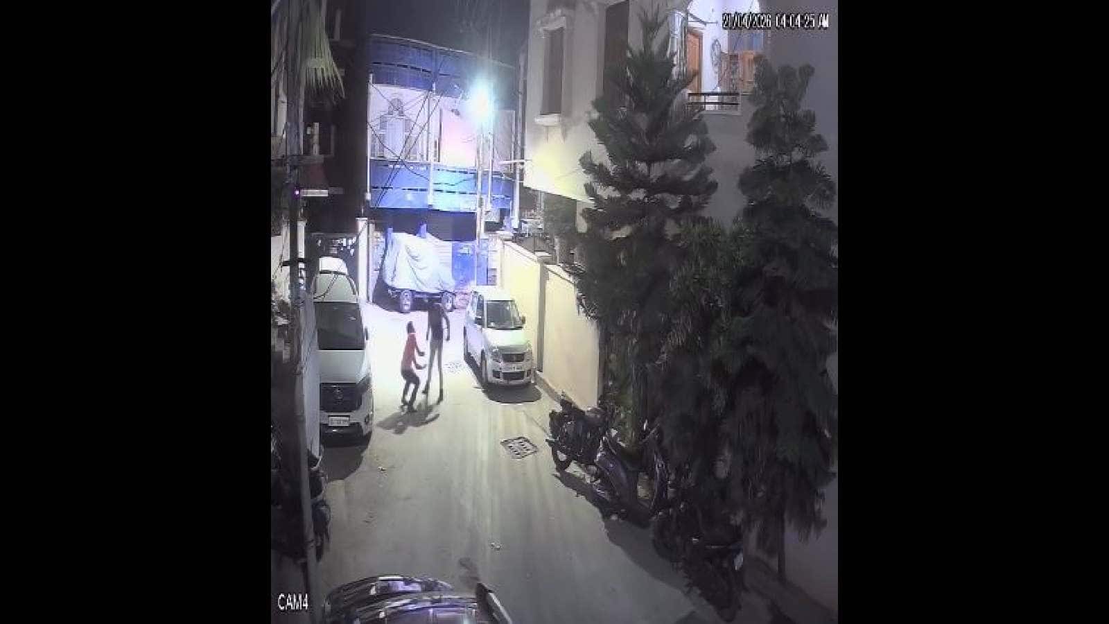 A police constable hits a restaurant employee