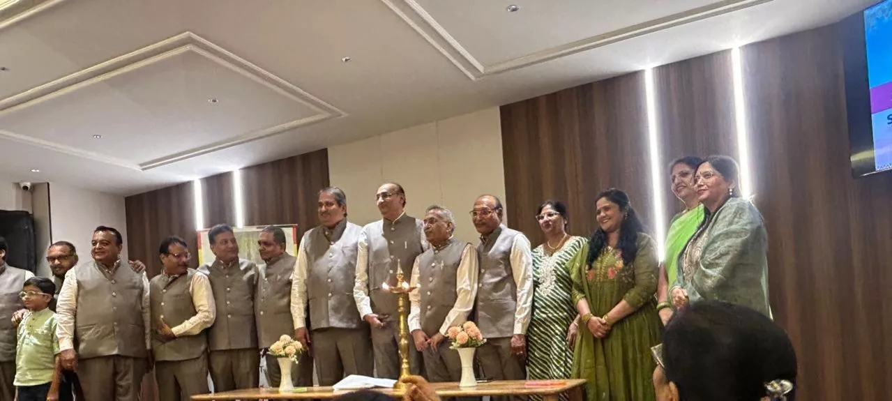 होटल पिंड द चस्का में आयोजित श्री अजित पार्श्व युवा संगठन के शपथग्रहण समारोह का दृश्य।