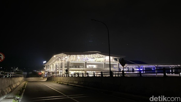 Suasana gelap menuju stasiun kereta cepat Tegalluar (Foto: Wisma Putra/detikJabar)