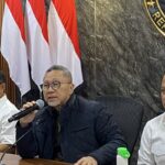 Coordinating Minister for Food Affairs Zulkifli Hasan (center) delivers a press statement accompanied by Environment Minister Hanif Faisol (right) and Home Affairs Minister Tito Karnavian (left) after coordination meeting to accelerate the development of the waste-to-energy projects in Jakarta, Thursday (October 2, 2025). (ANTARA/Shofi Ayudiana)