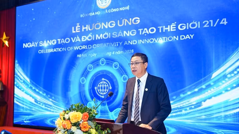 Deputy Minister of Science and Technology Le Xuan Dinh speaks at the event.
