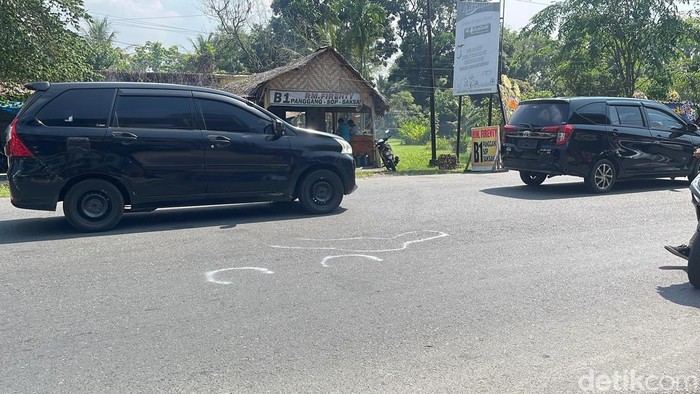 Foto: TKP kecelakaan Eks Wakapolda Metro Jaya Brigjen (Purn) Raziman Tarigan. (Finta Rahyuni/detikSumut)