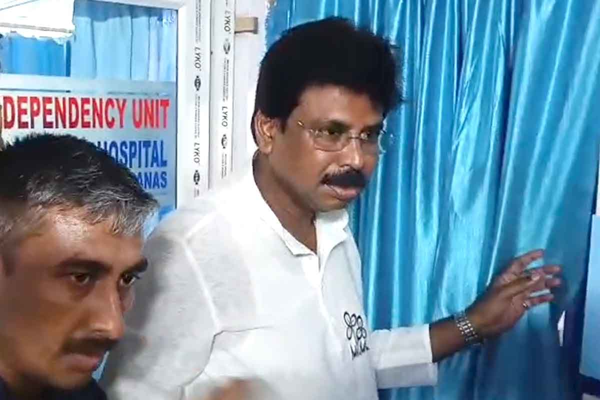 Image of Bongaon: TMC candidate visits hospitalized BJP opponent during campaign