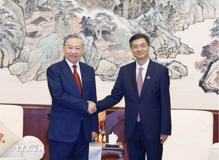 Tổng Bí thư, Chủ tịch nước Tô Lâm và Bí thư Khu ủy Quảng Tây Trần Cương trong cuộc gặp tại Nam Ninh ngày 16-4 - Ảnh: TTXVN