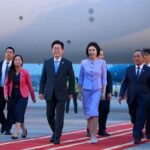 Tổng thống Hàn Quốc Lee Jae Myung và Phu nhân tại sân bay Nội Bài ngày 21-4 - Ảnh: TTXVN