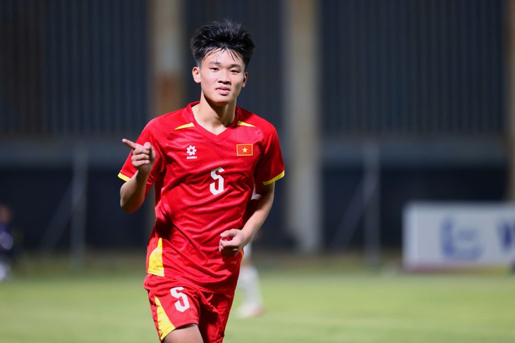 Thai fans startled, ‘must admit Vietnamese football excels at every age level’