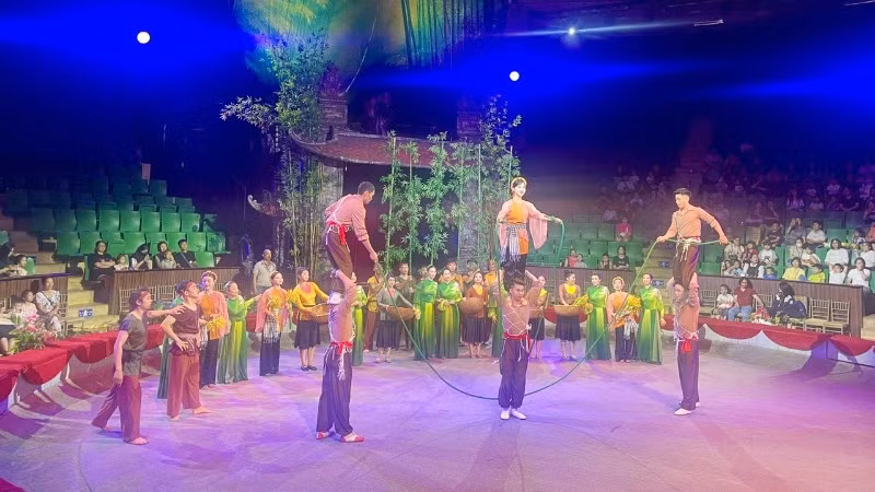 Chương trình đưa người xem khám phá bản sắc văn hóa ba miền qua ngôn ngữ xiếc và ảo thuật.