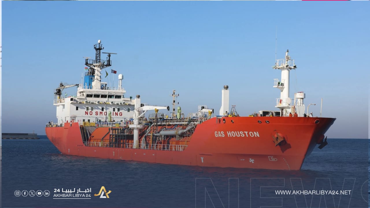 وصول أول ناقلة غاز مسال إلى مرسى البريقة منذ 2017