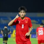 Văn Dương tỏa sáng với cú đúp bàn thắng trong trận chung kết U17 Đông Nam Á giữa Việt Nam và Malaysia - Ảnh: VFF