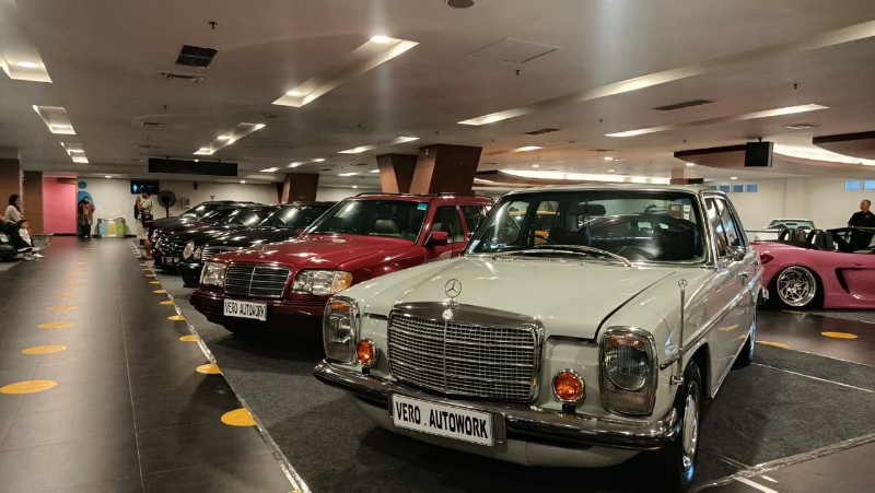 Beberapa mobil yang dipamerkan dalam ajang modifikasi mobil W3st Side Aksara. (ist)
