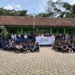 Renovasi ruang kelas di MTs Muslimin Cicangkang Girang. (ist)