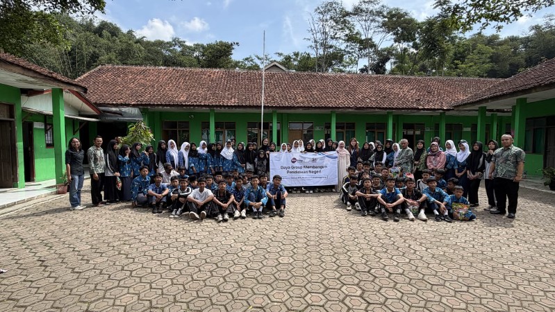 Renovasi ruang kelas di MTs Muslimin Cicangkang Girang. (ist)
