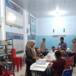 Personel Polsek Tanjung Morawa saat lakukan monitoring. (istimewa)