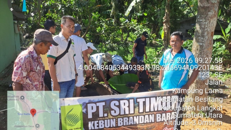 PT Sri Timur menyalurkan sejumlah hewan kurban kepada masyarakat yang berdomisili di seputar wilayah operasional perusahaan. (istimewa)