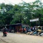 Penertiban bangunan liar di kawasan Kota Bandung, penertiban yang melibatkan Pemerintah Provinsi Jawa Barat dan Pemkot Bandung dilakukan secara persuasif disertai edukasi kepada warga, sekaligus mendorong pedagang beralih ke platform digital agar tidak lagi menggunakan trotoar dan fasilitas umum untuk berjualan.(Diwan Sapta Nurmawan/Radar Bandung)