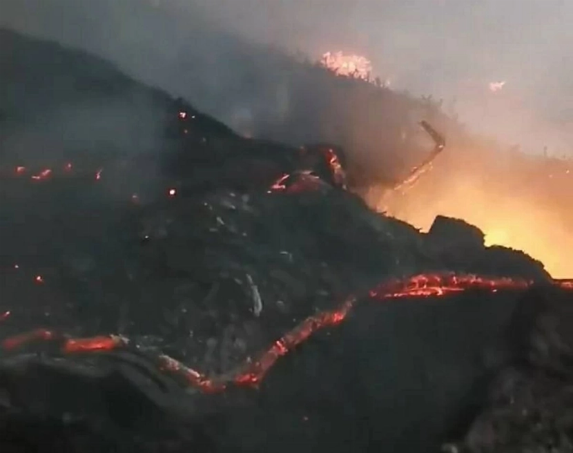 Mysterious fire engulfs graves at dawn, blaze inside cemetery mobilizes Egyptian security.