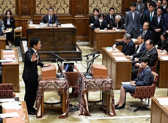 Prime Minister Sanae Takaichi, front right, is seen during a debate with Democratic Party for the People leader Yuichiro Tamaki, front left, during a joint meeting of the Committees of both Houses on Fundamental National Policies, in the Diet on May 20, 2026. (Mainichi/Akihiro Hirata)