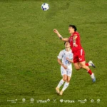 Công An Hà Nội (áo đỏ) sẵn sàng đăng quang tại Hàng Đẫy - Ảnh: CAHN