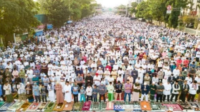 Salat Idul Adha di Jakarta berpotensi diguyur hujan lokal, BMKG minta warga waspada.