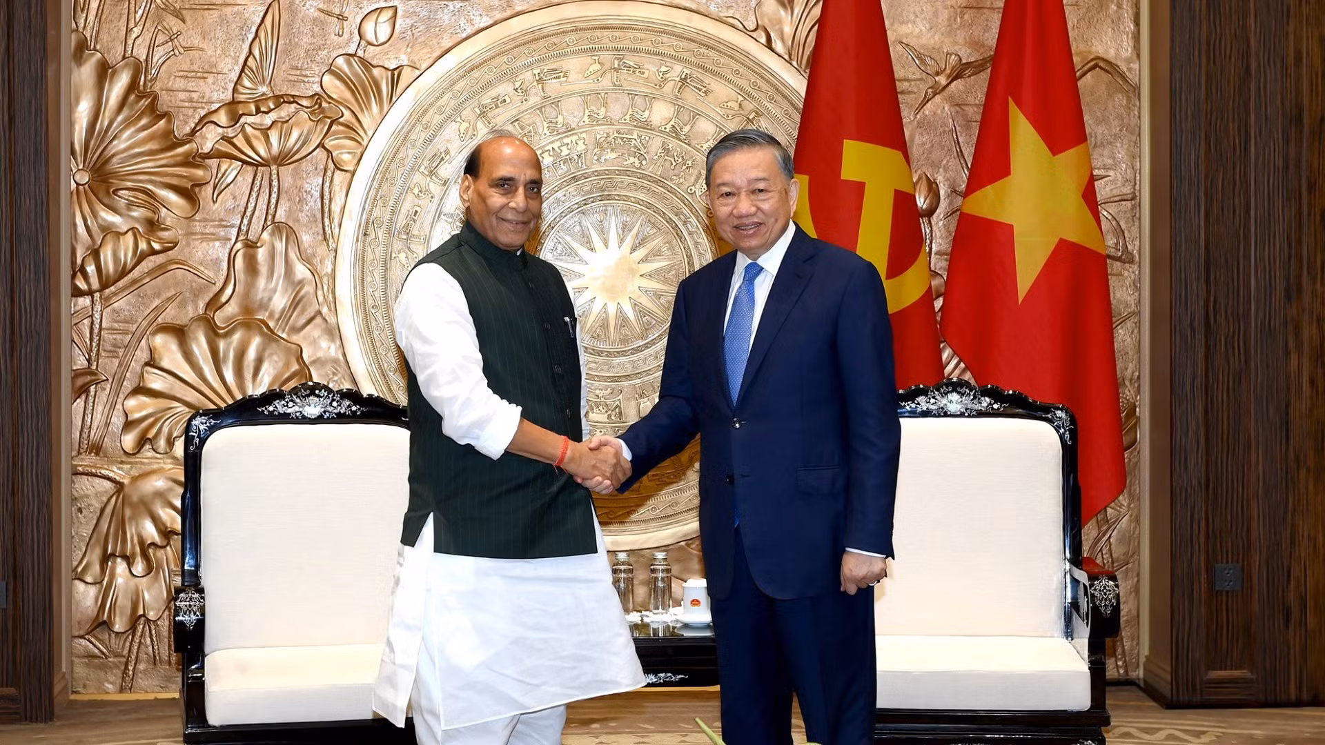 General Secretary and President To Lam and Indian Defense Minister Rajnath Singh.