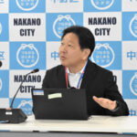 記者会見する東京都中野区の酒井直人区長=2026年5月14日午前11時3分、東京都中野区、木佐貫将司撮影
